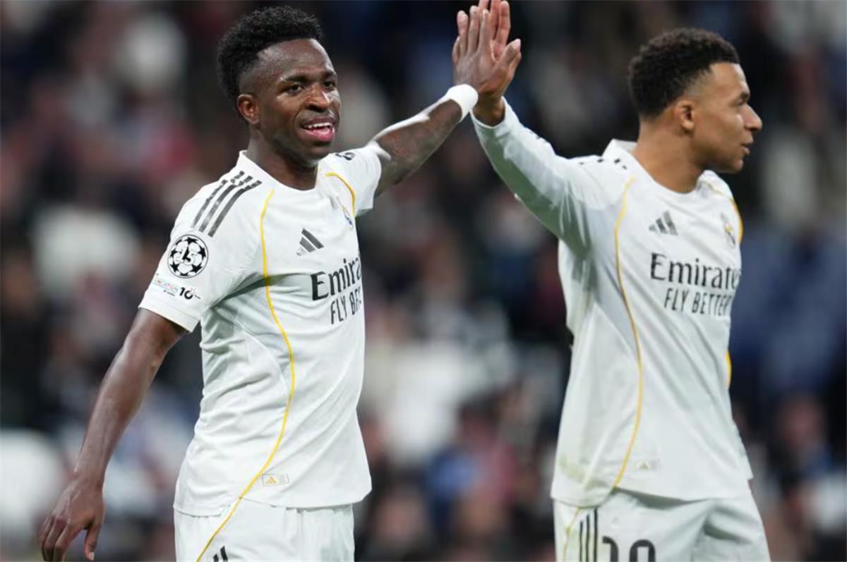 فينيسيوس يوجه طلبًا لجماهير ريال مدريد.. ويؤكد: مررت بأيام صعبة وكنت أعاني